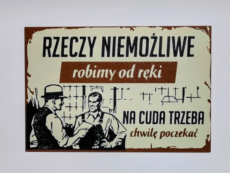 Tabliczka PRL – „Rzeczy niemożliwe robimy od ręki”
