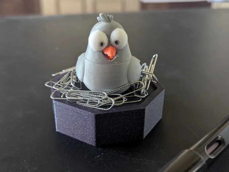DESK PIGEON with paper clip nest