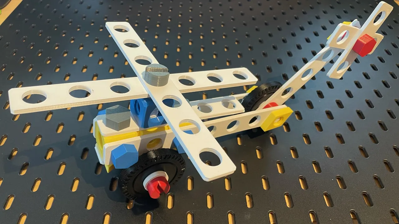 BUILDfinity screw construction play/toy for kids view 3