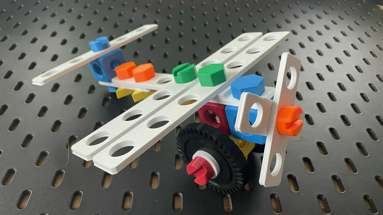 BUILDfinity screw construction play/toy for kids view 2