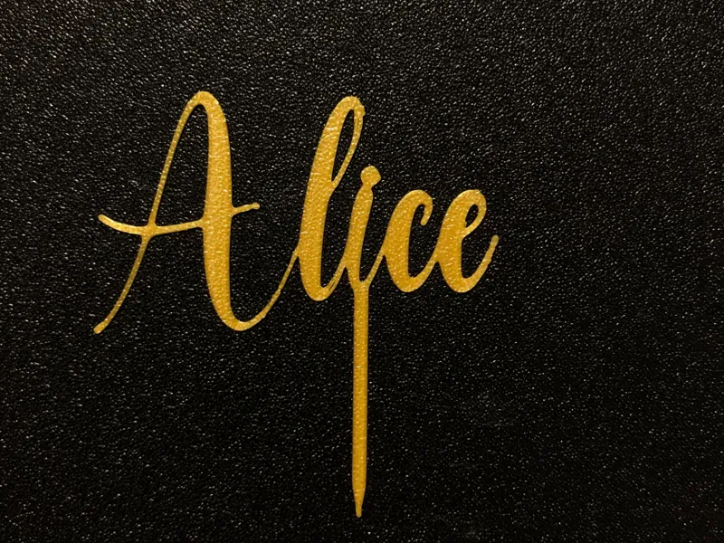 Cake topper name "Alice"