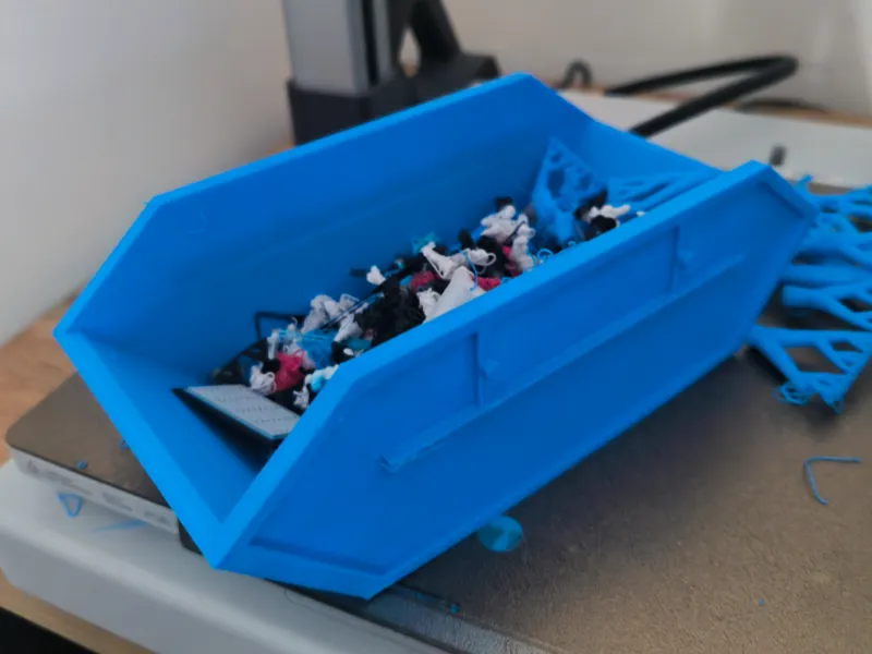 large-capacity waste container