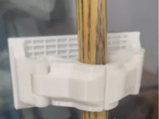 台球杆夹持器，支架，改造自MXDesign大神的扫帚挂钩，此版本改为用双面胶固定，粘胶面特意加大