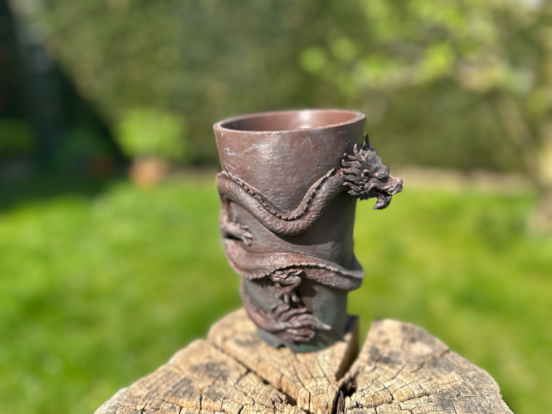 Traditioneller Drachen-Kaskadenpot (Kengai)