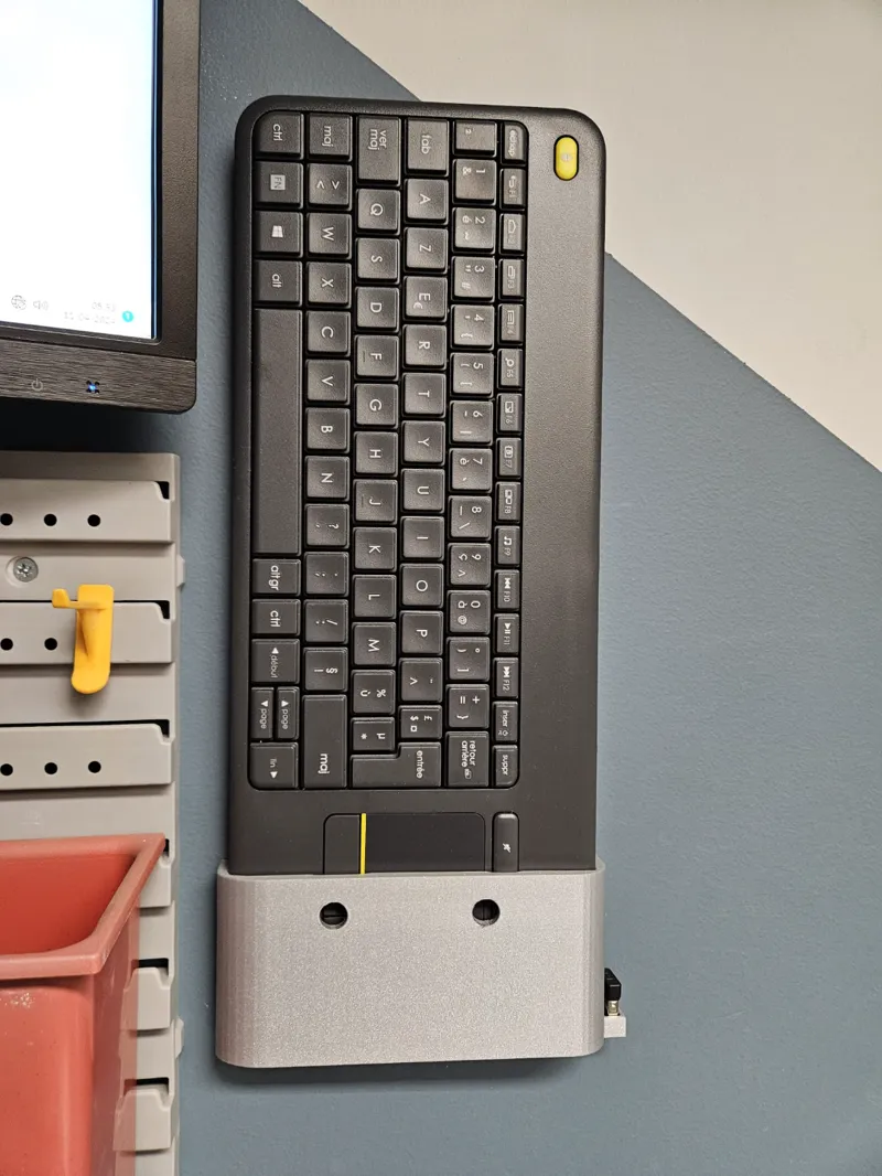 Logitech K400 Wallmount + USB Slot