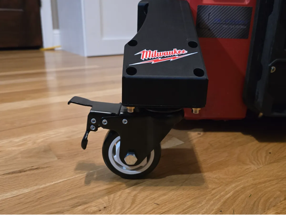 Milwaukee Packout 移动手推车脚轮安装座 - 免费 3D 打印模型 - MakerWorld