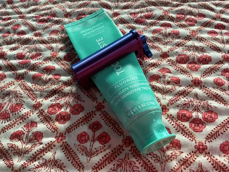 toothpaste squeezer