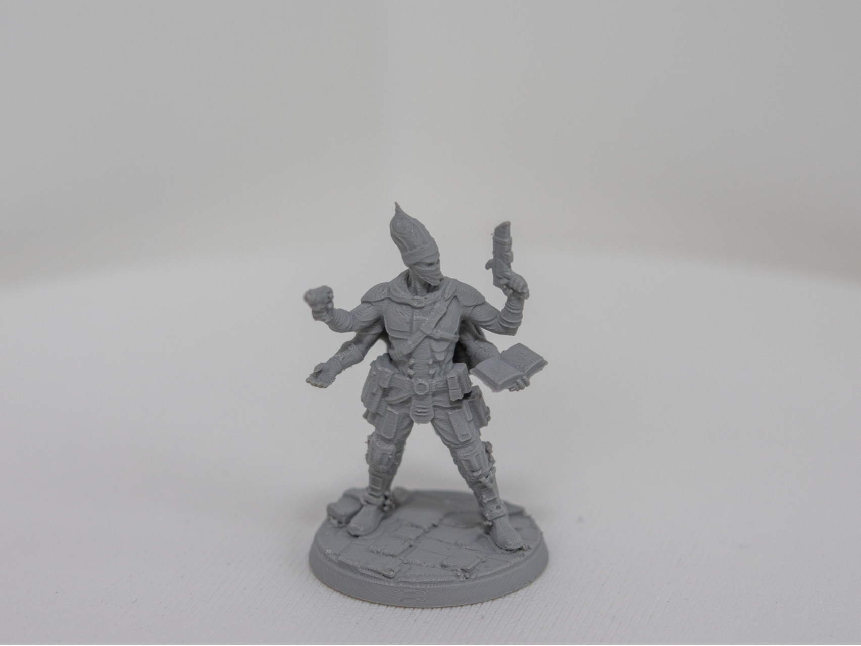 Sci-Fi Miniature: Four armed Alien Cleric
