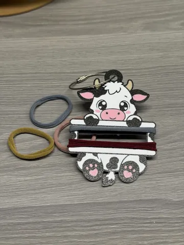 Accesorio para sujetar ligas de cabello: Cow Hair Tie Holder Keychain — vista de referencia 3