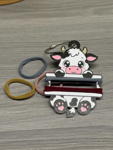 Accesorio para sujetar ligas de cabello: Cow Hair Tie Holder Keychain — vista de referencia 2