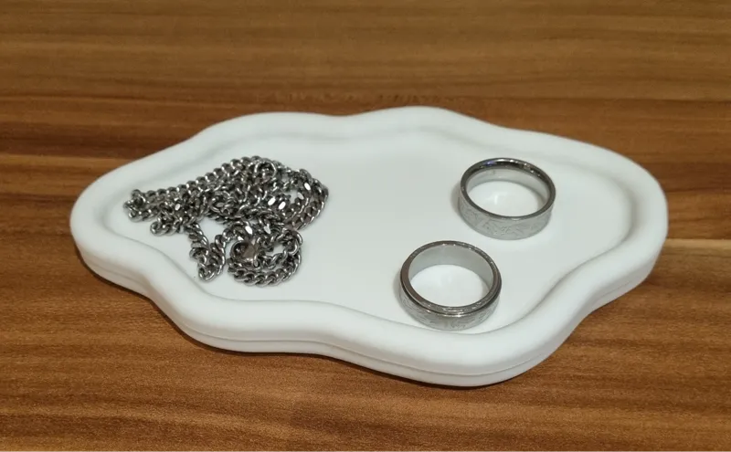Jewelry bowl in cloudy form