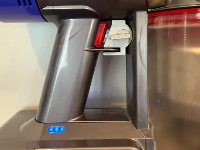 Dyson V8 trigger lock