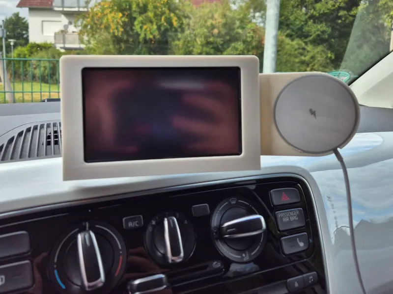 VW up MagSafe Smartphonehalter mit Ladegerät
