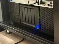 Caches latéraux 4U pour Synology DS918+ en rack 19" — photo 2