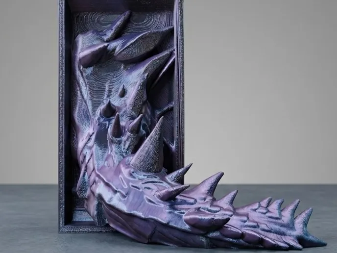 Adorno temático: Dragon Bookend – Tail. Referencia del modelo original.