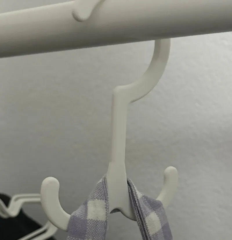 Simple hanger for accessories 