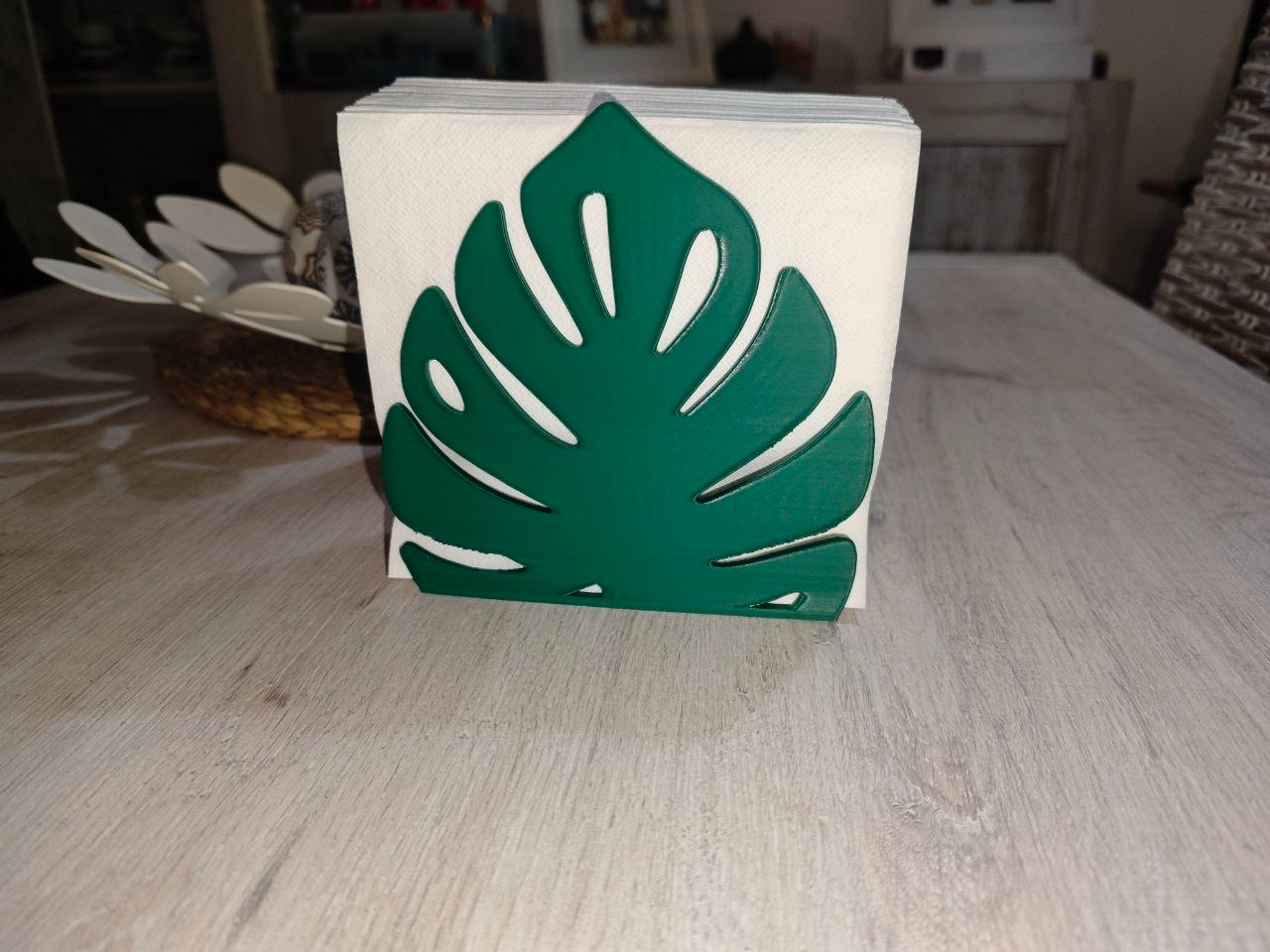 Leaf-shaped napkin holder