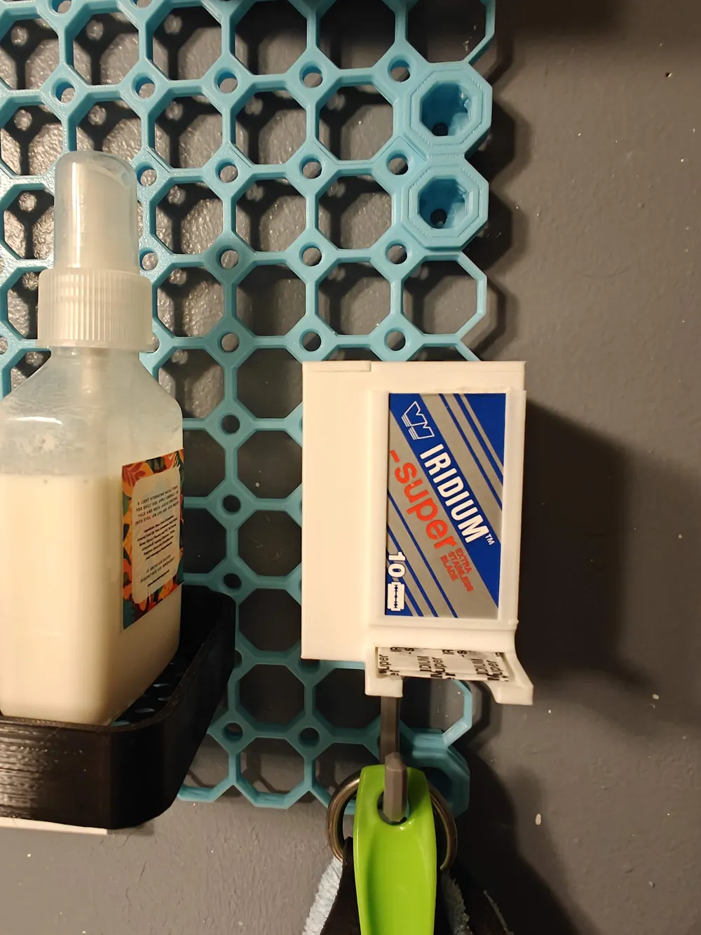 Razor Blad Dispenser - Multiboard Remix - Free 3D Print Model - MakerWorld