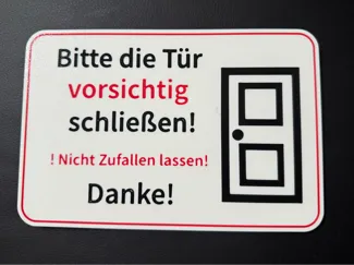 Tür vorsichtig schließen