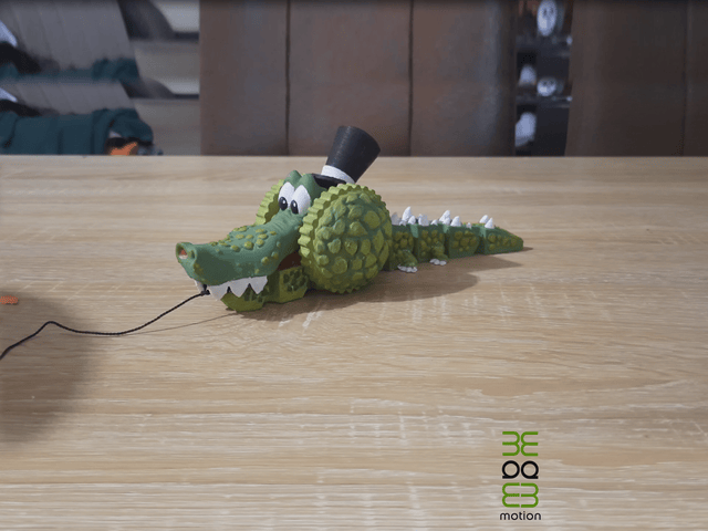 Rolling Croc - Mechanical Pull Toy (Moving Jaw!)