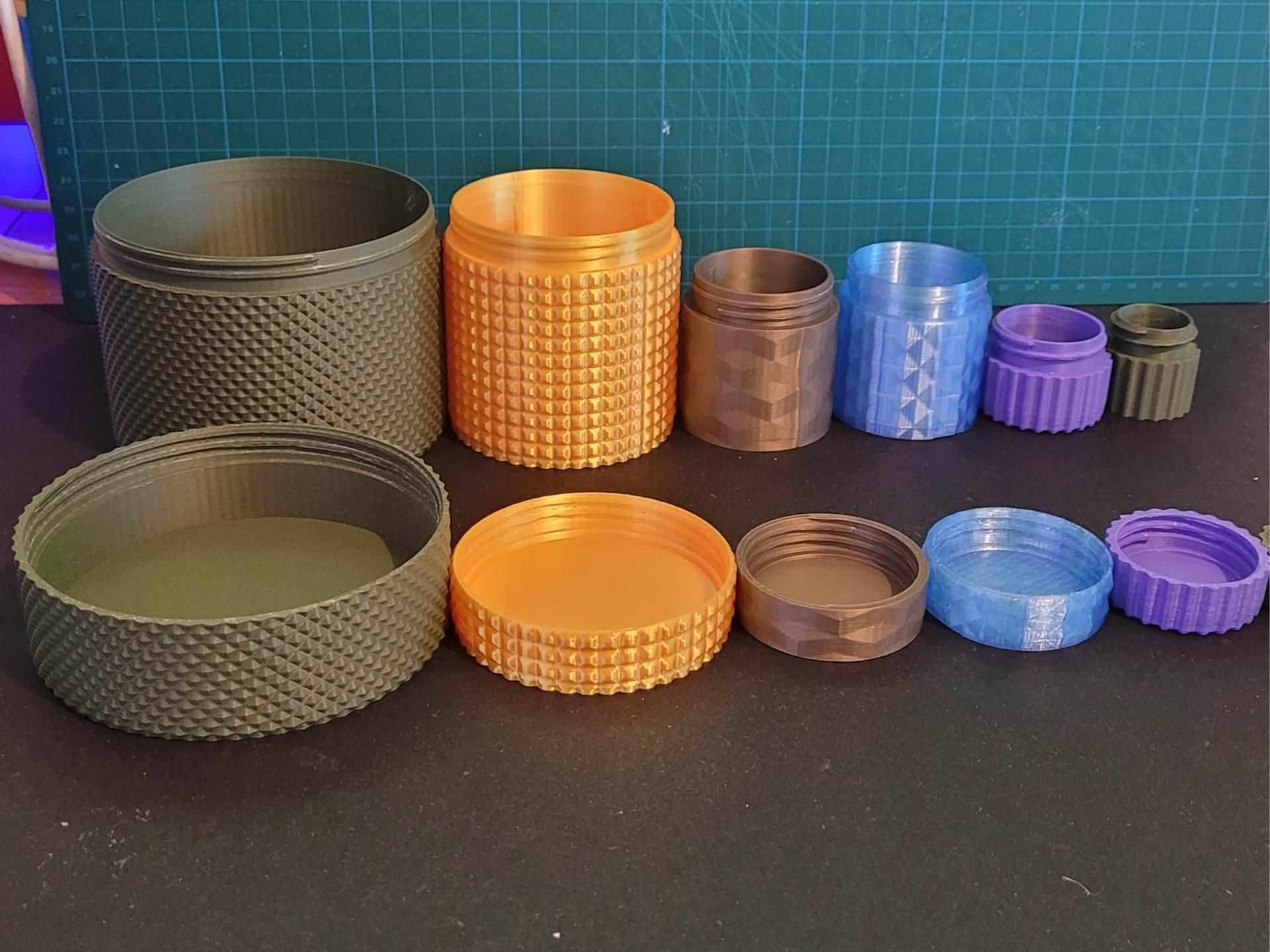 Customizable Patterned & Threaded Container