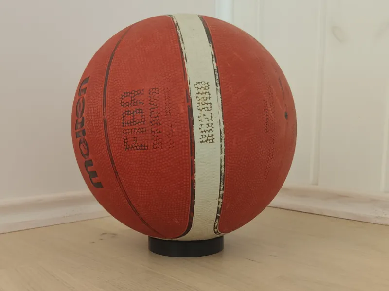Simple basketball holder 