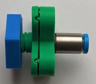 Magnetically detachable filament port for drybox 