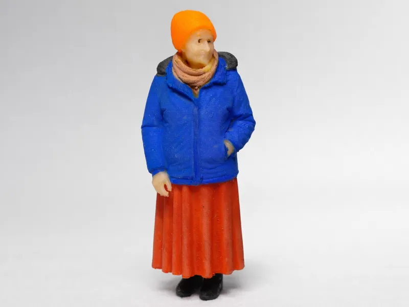 ältere Frau (Oma) Wintermotiv - LGB-Gartenbahn