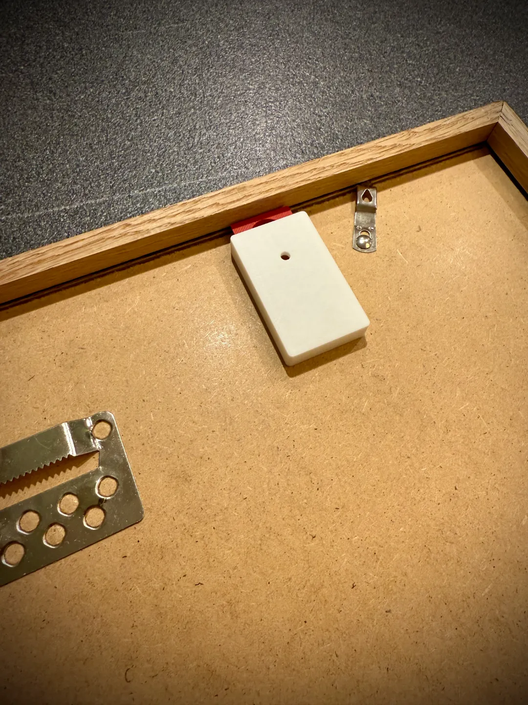 Adjustable wall Picture hanger view 2
