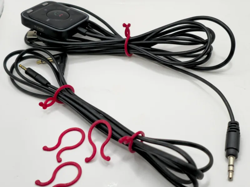 Simple Twist cable tie