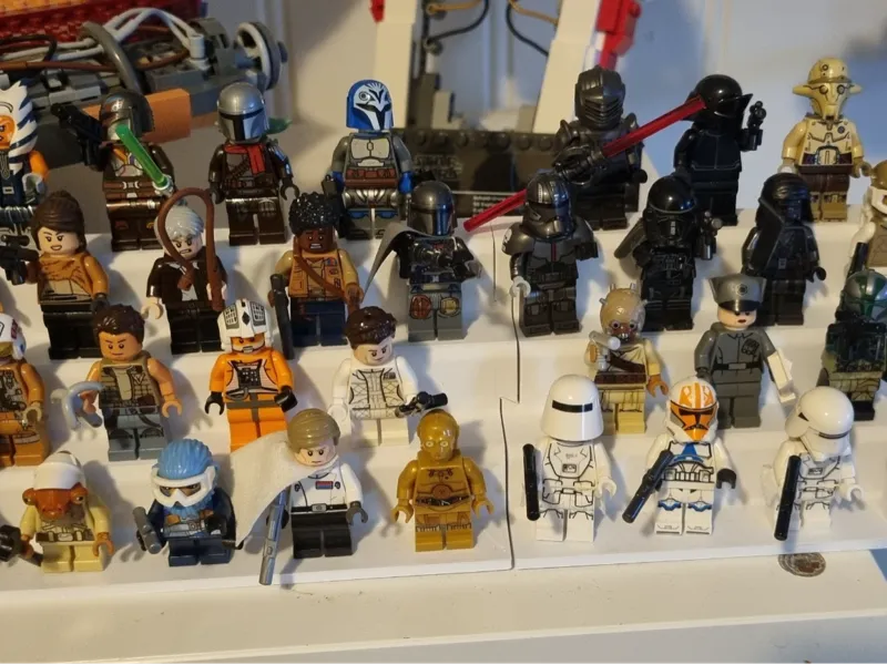 Brick minifig stand Extendeble