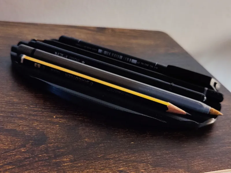 Wave Pen Holder