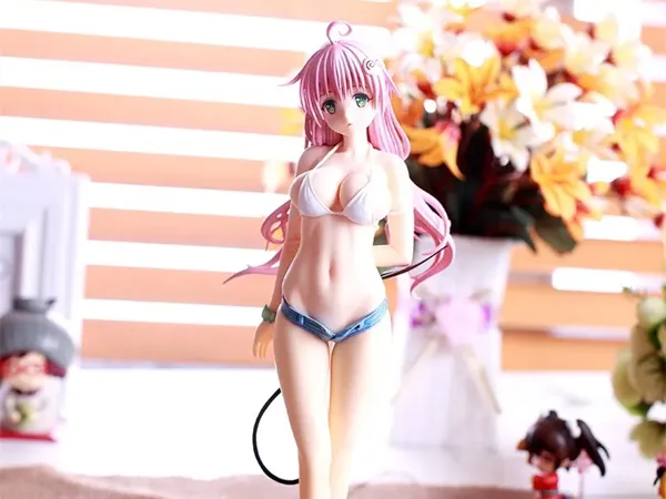 Figurine pin-up manga en tenue légère - version mise à jour