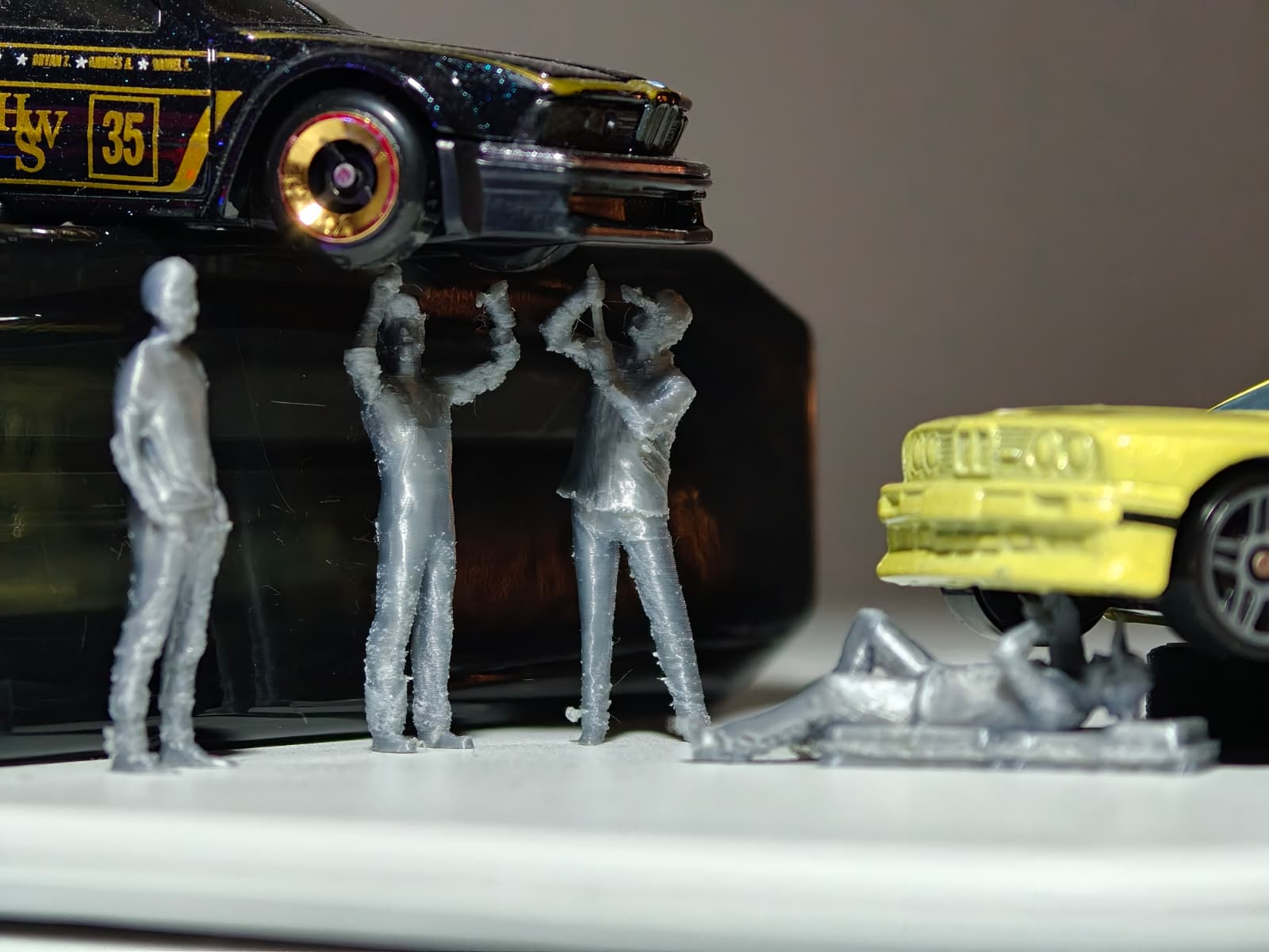Garage Mini People Figures for 1/64 (and bigger)
