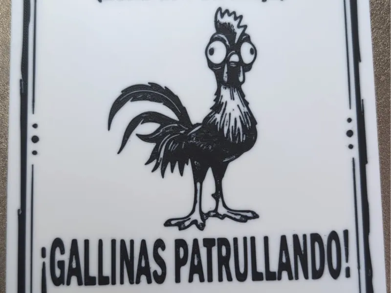 Cartel Gallinas Patrullando