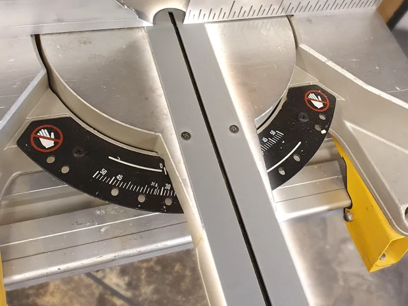 DeWalt DW777 (Almost) Zero Clearance Insert