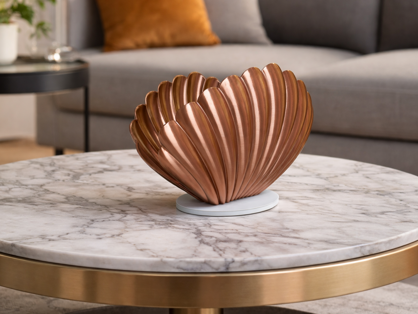 SHELL VASE WITH PEARL