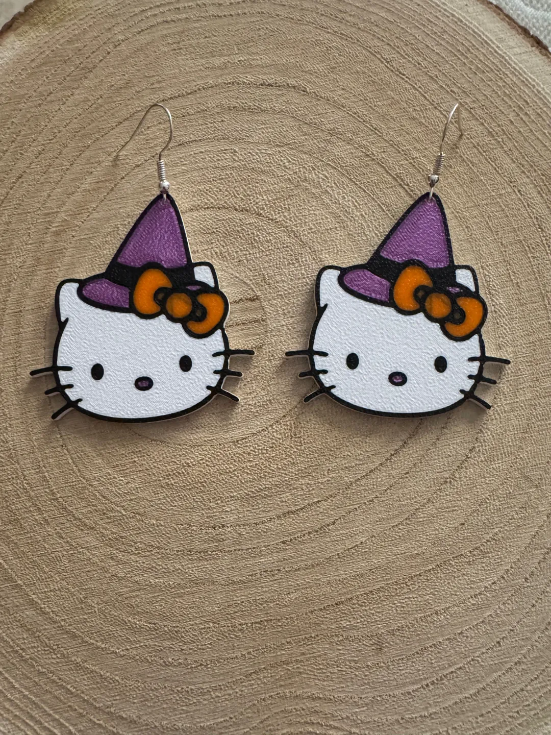 Hello kitty Earrings view 2
