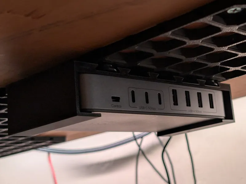 UGREEN 2-in 7-out USB Switch MultiConnect Mount