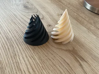 Impossible Passthrought pyramide