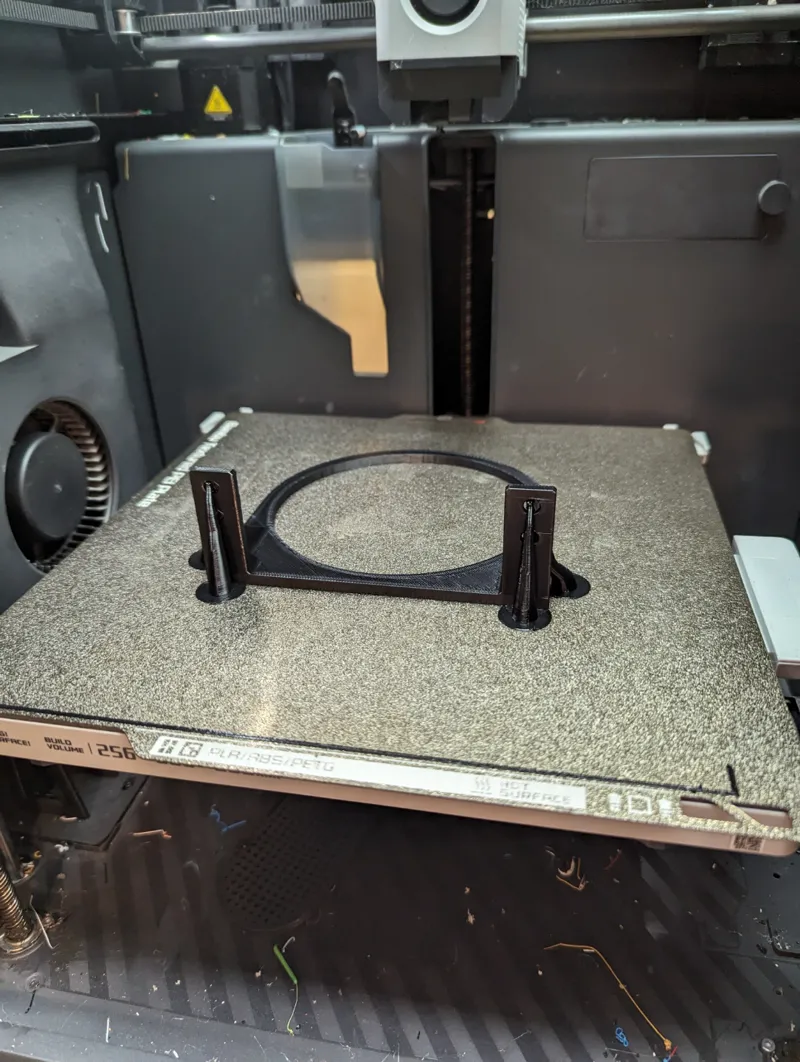 Arboreal water dish holder