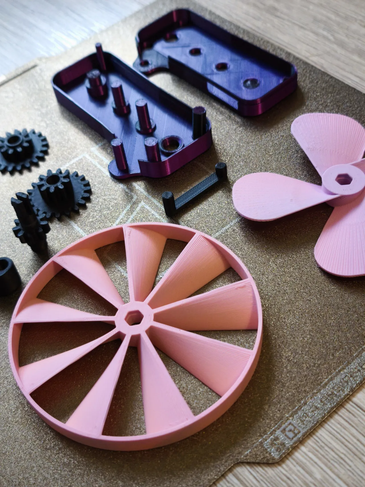 Hand-Powered Mechanical Fan — 3D Printable Project view 3