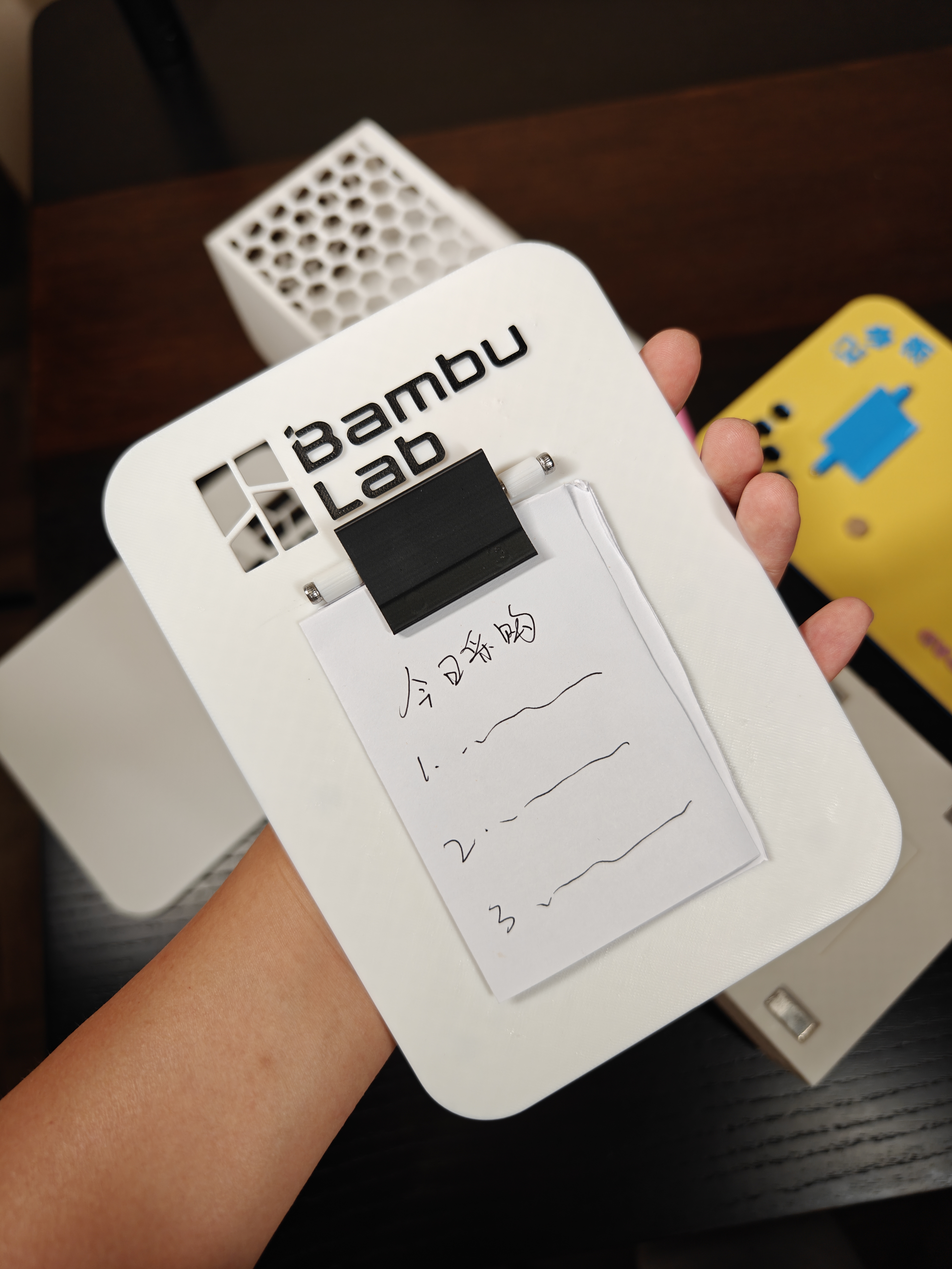 Miniatura 4 do modelo 3D 「拓竹LOGO自由定制磁吸套装」—大 / 中 / 小收纳盒 + 记录板（空白 LOGO 位可替换）
