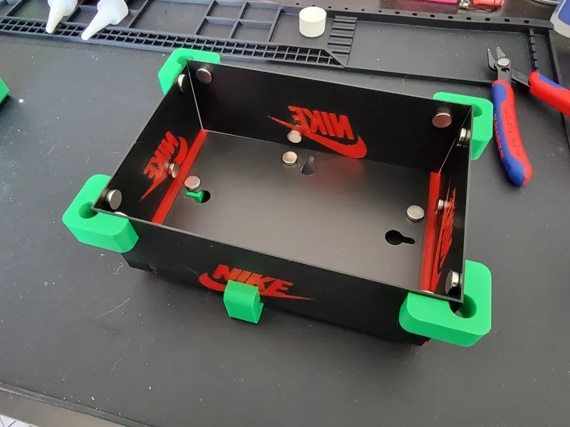90° Magnet Corner Clamp/Holder