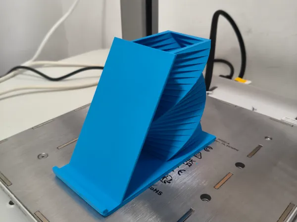https://makerworld.bblmw.com/makerworld/model/USeefd961d1d65ee/design/2025-12-17_0beffaca37049.jpg
