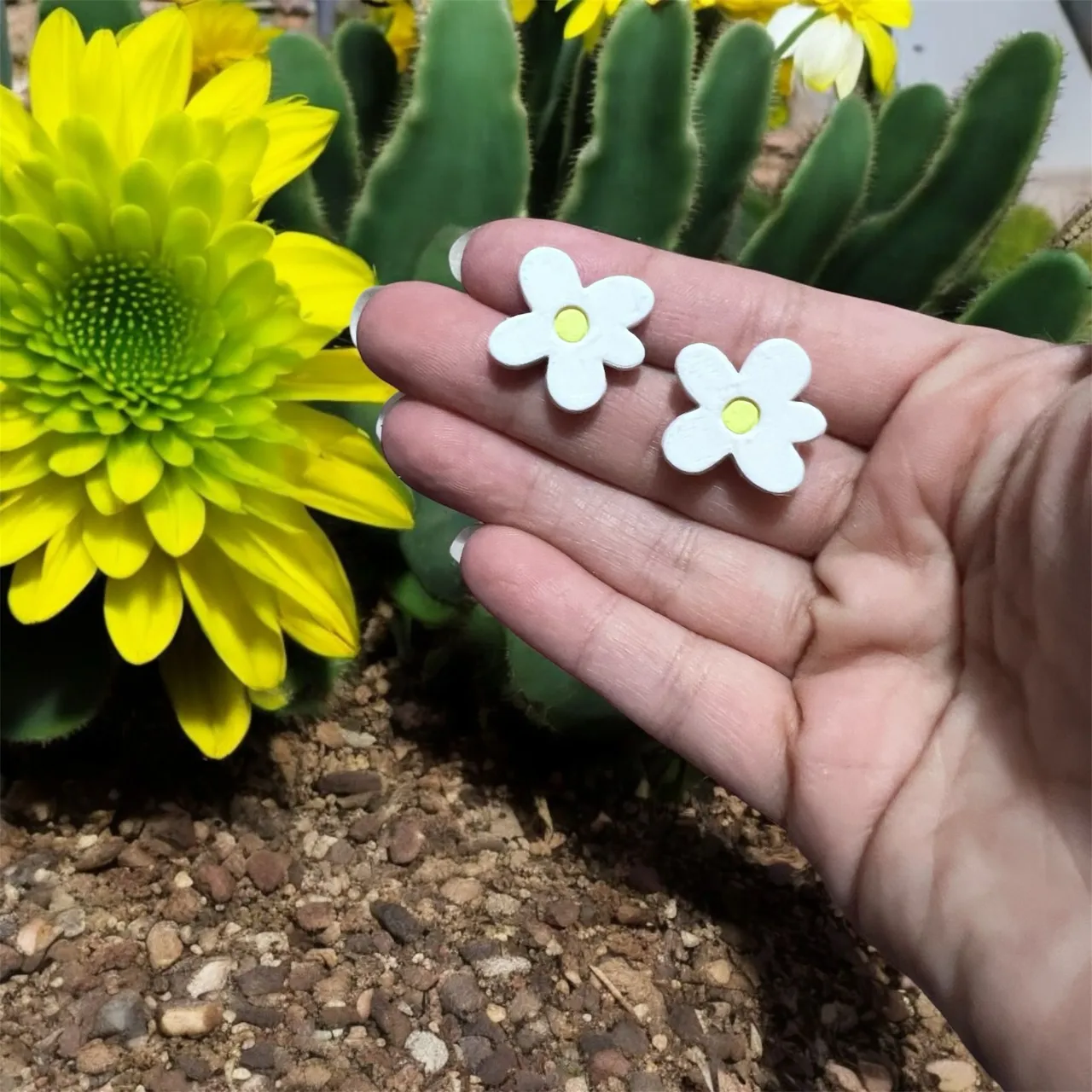 Pendientes flor blanca view 2