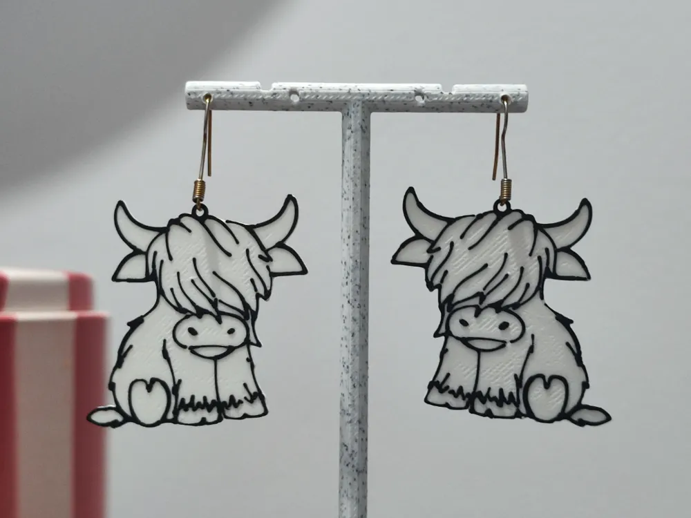 Pendientes: Aretes Vaca Escocesa Highland Cutie. Referencia del modelo original.