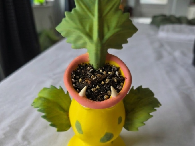 victreebel plant pot / pencil holder