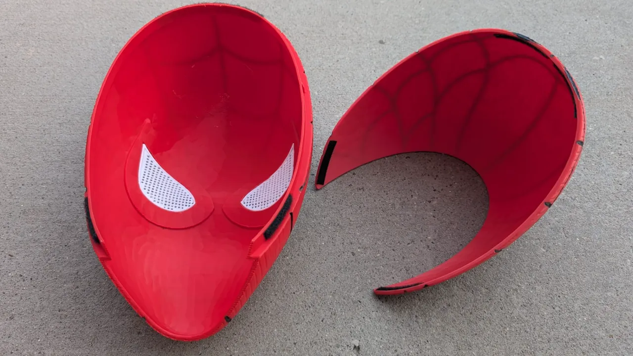 Classic Spider-Man Helmet Inspired view 3