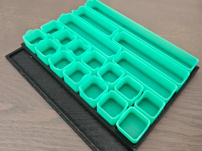 Magnetic screw holder
